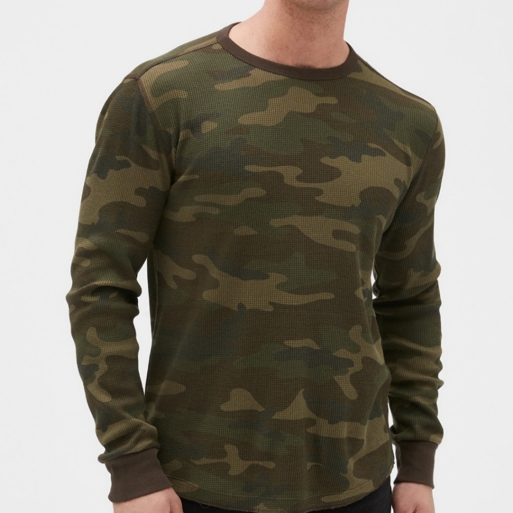 👕 GAP Camo Shirt Small